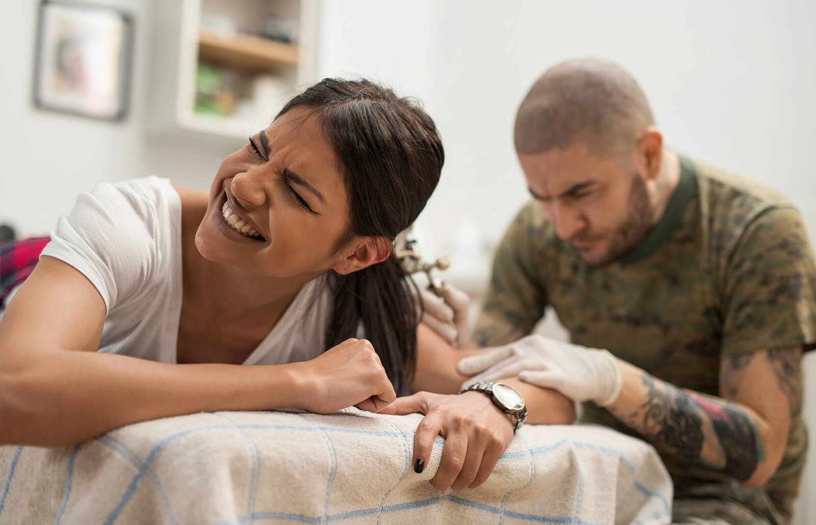 Tirando dúvidas, onde dói mais fazer uma tatuagem?, image size:1600x1030